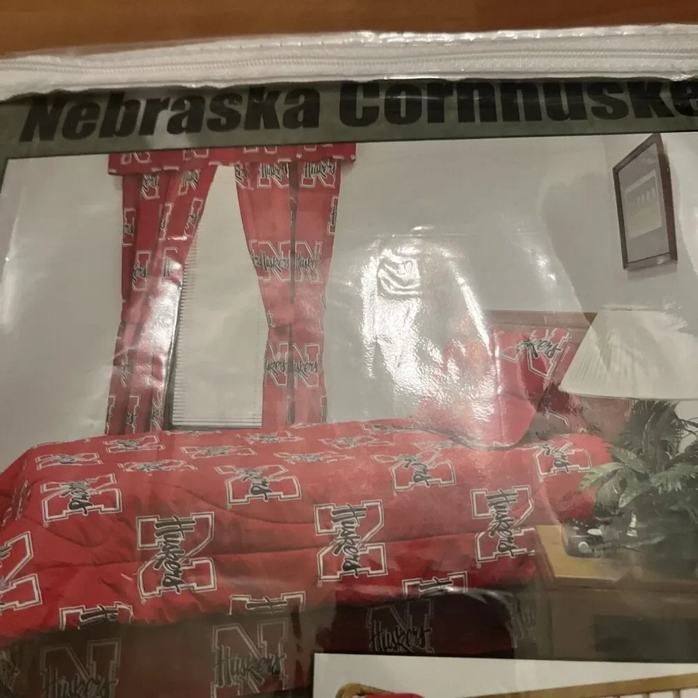 Nebraska Cornhuskers Full Sized 4 Piece Sheet Set, Team Colors